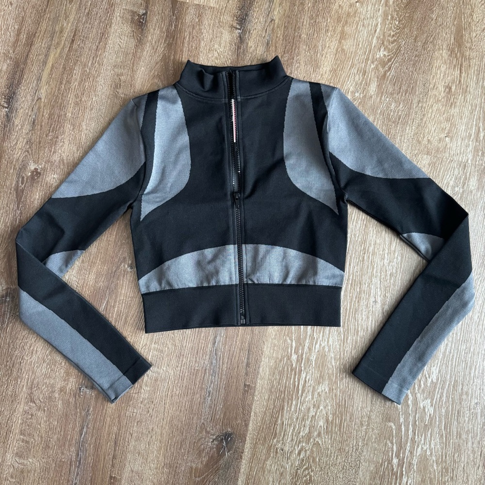 Pretty Little Thing Shape Black Branded Contour Zip Long Sleeve Gym Top - Picture 5 of 9